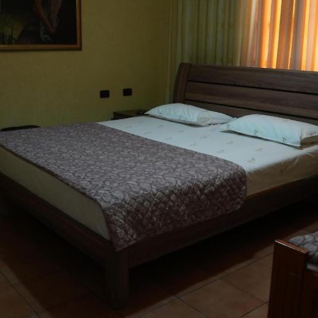 Alen Bar Hotel Tirana Extérieur photo