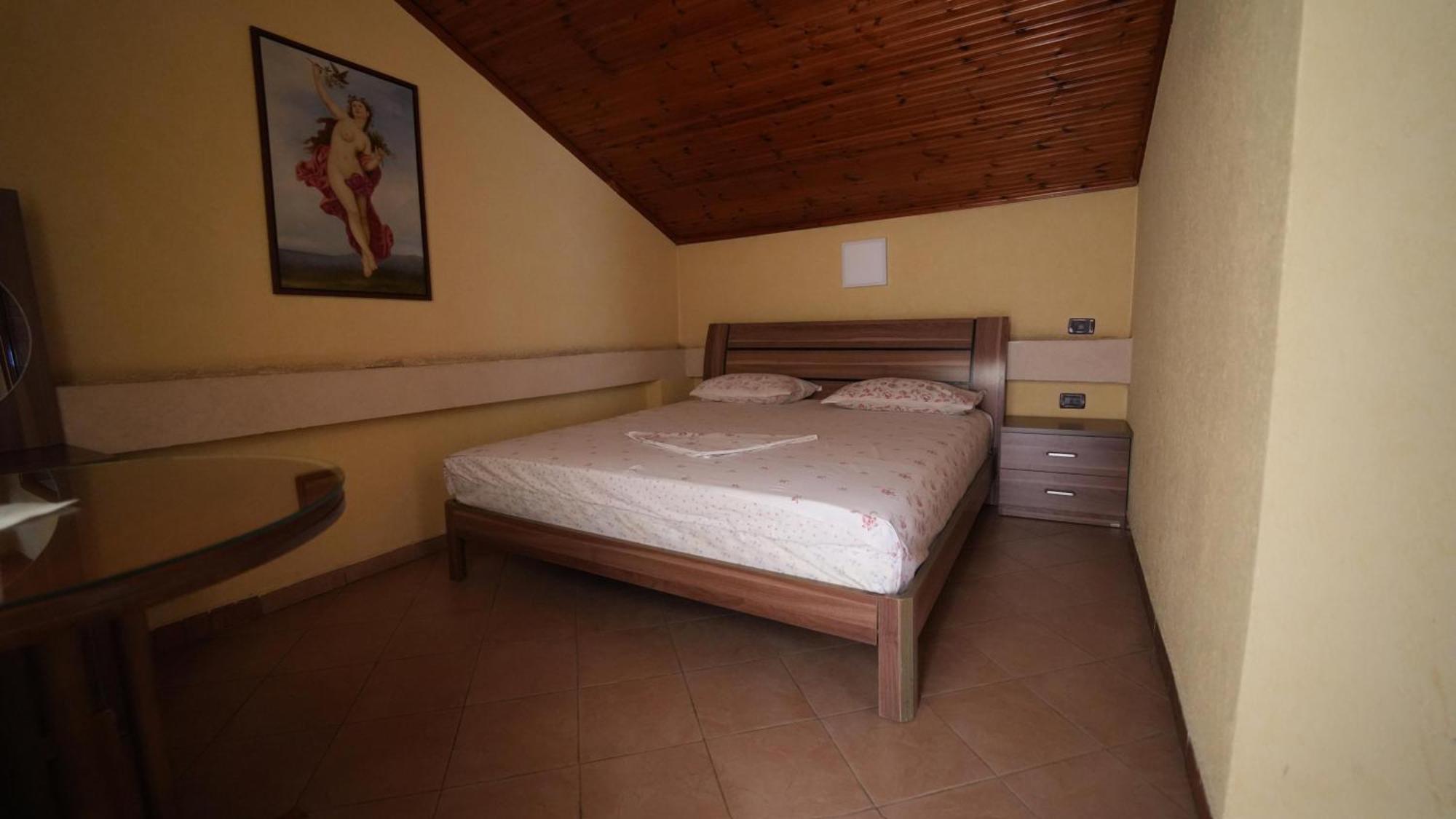 Alen Bar Hotel Tirana Extérieur photo