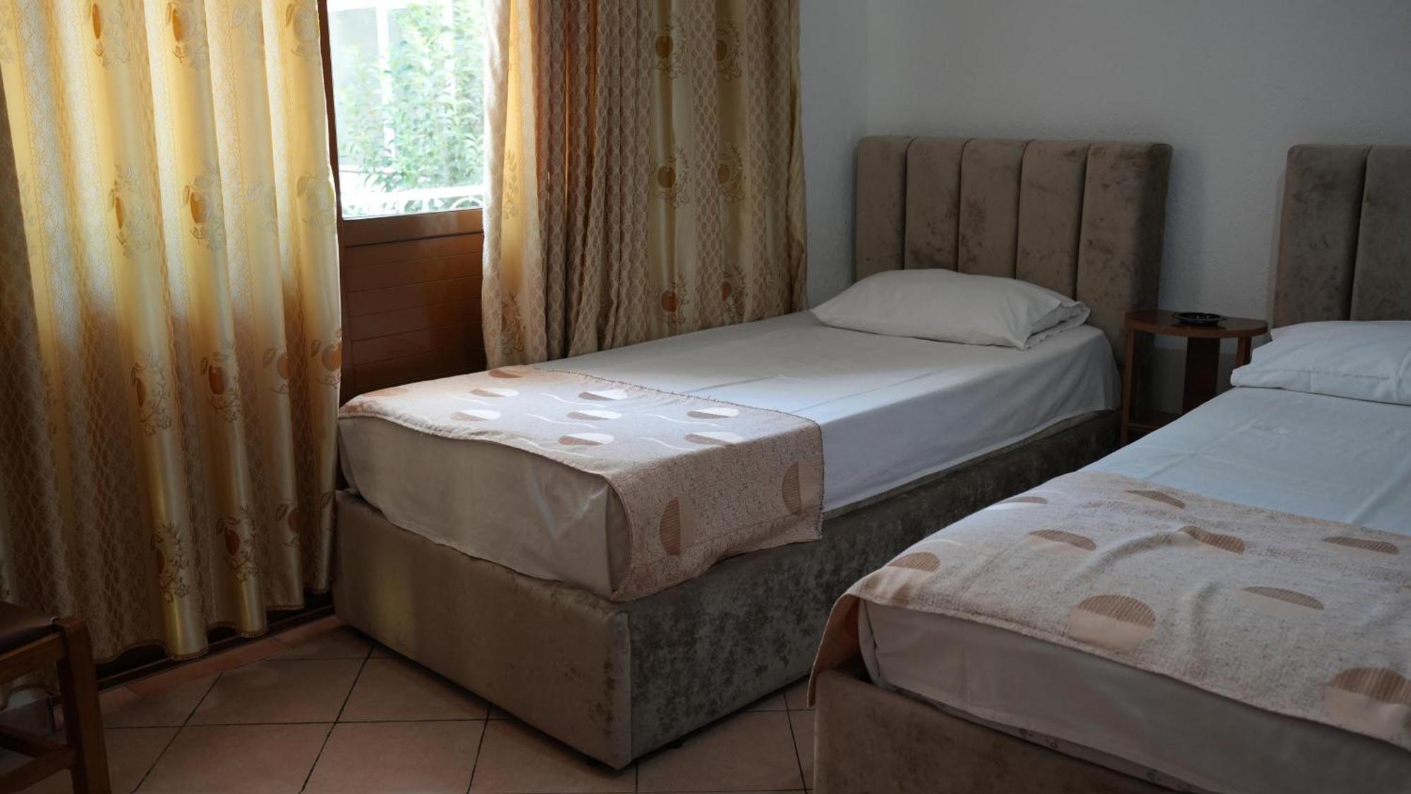 Alen Bar Hotel Tirana Extérieur photo
