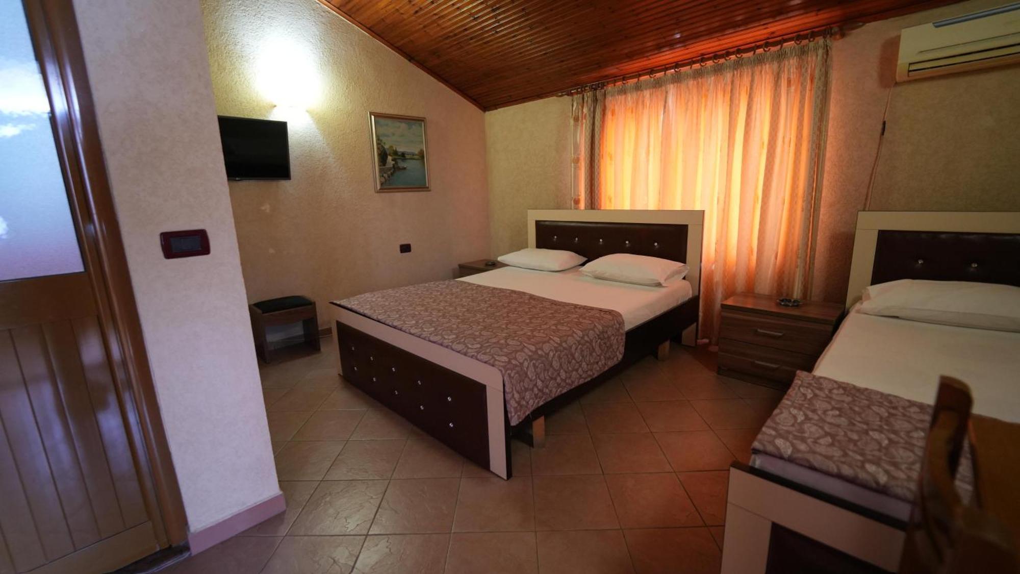 Alen Bar Hotel Tirana Extérieur photo