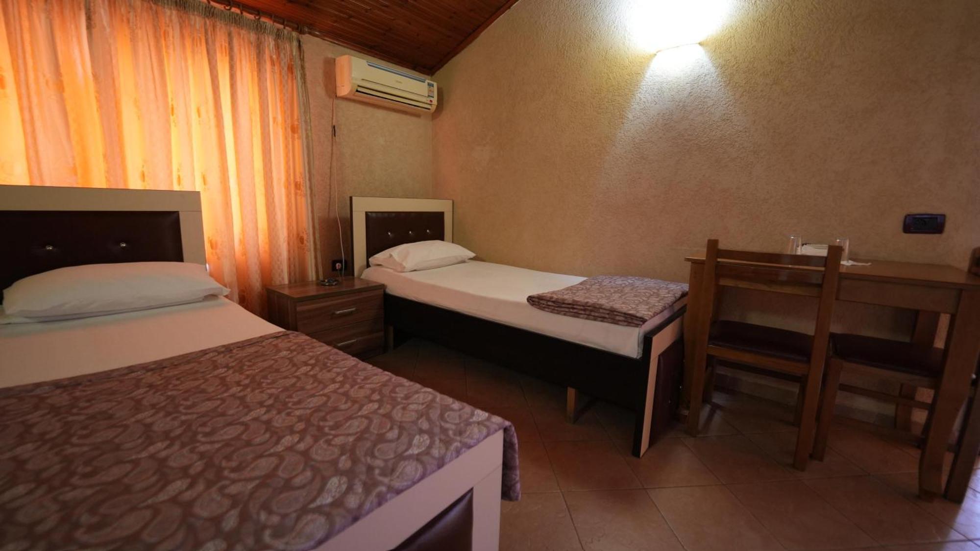 Alen Bar Hotel Tirana Extérieur photo