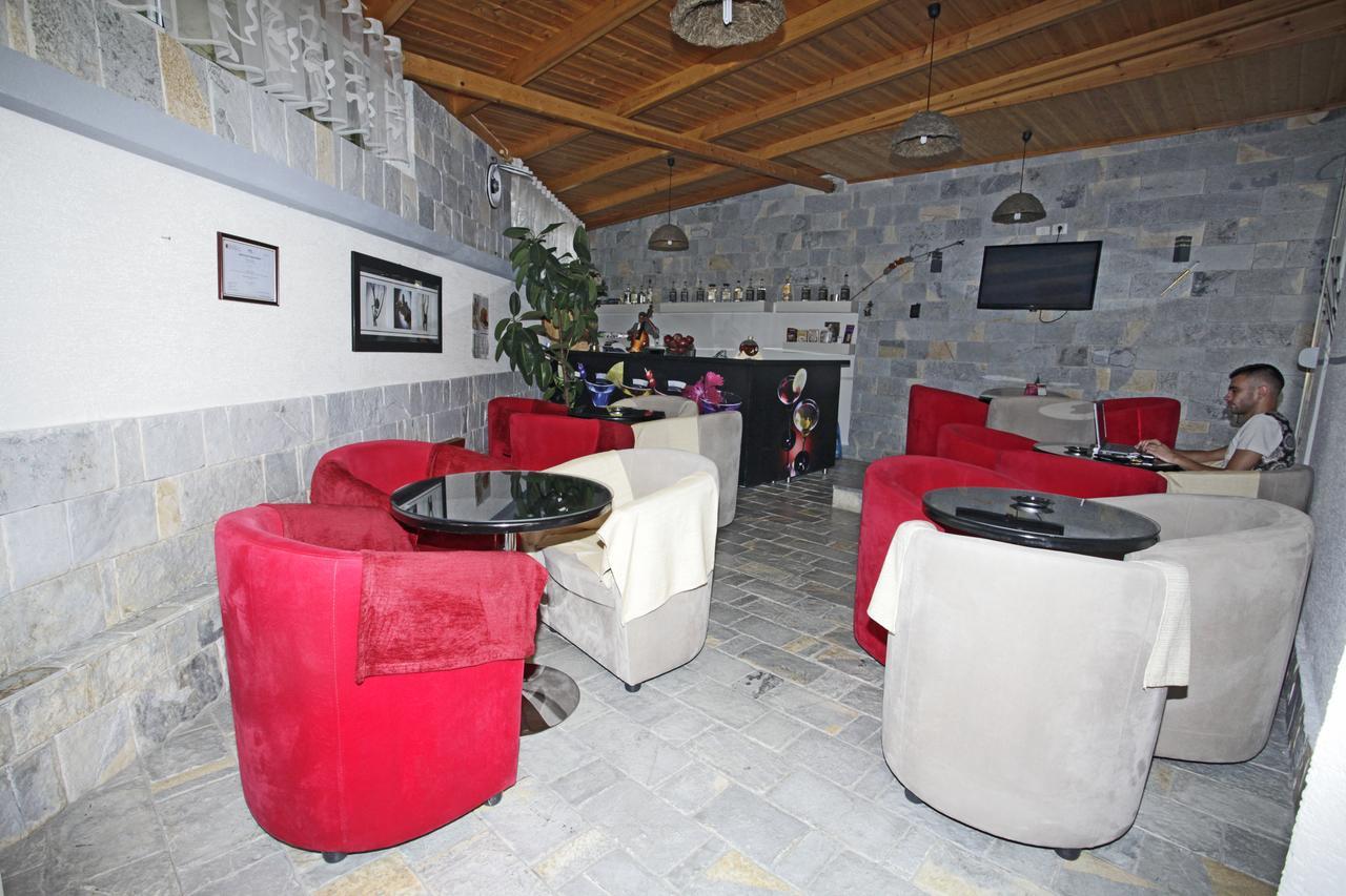 Alen Bar Hotel Tirana Extérieur photo
