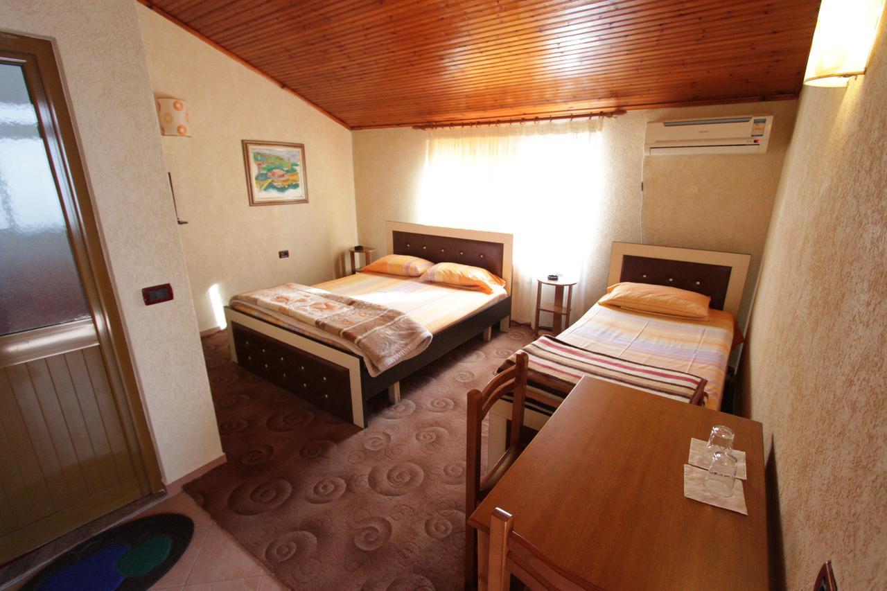 Alen Bar Hotel Tirana Extérieur photo